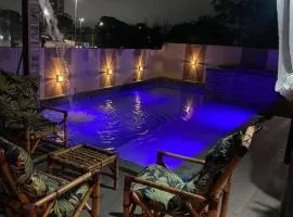 Alugo espaço com piscina + Jacuzzi!