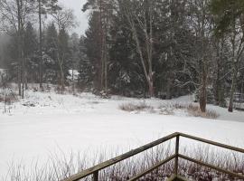 Fint boende nära Isaberg Mountain Resort, hotel v destinaci Grimsås