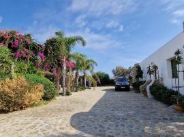 Divers House, hotel de playa en Agrari