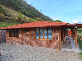 Villa Don Alonso: Casa de Campo, παραθεριστική κατοικία σε Penipe