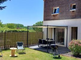 Gîte chaleureux le Petit Mauze, family hotel in Nouaillé-Maupertuis