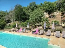 Le Séchoir des acacias, Gite Les Falaises avec piscine chauffée