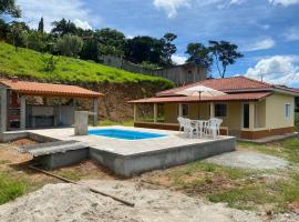 Excelente casa com piscina próximo SP, cottage in Nazaré Paulista