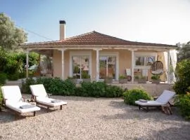 Villa Kallisti - private villa with hot tub, large garden, close to the beach