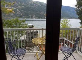 Kootenay, Lakeside Retreat, Main Floor and Walkout, cottage in Nelson
