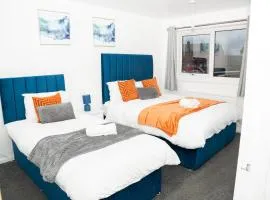 Stylish 3 bed house with free parking