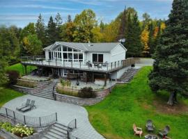 Waterfront, dream stay at Belle Vue Cottage, hotell sihtkohas Parry Sound