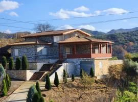 Uphill house., cheap hotel in Vorë