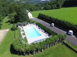 La Grange du Devezou, Hotel in Saint-Jacques-des-Blats