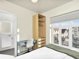Central Guest House - Bedroom with en suite Bathroom – hotel w Stavangerze