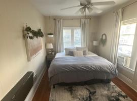 Beautiful Private Room With King Size Bed in Downtown Orlando, sted med privat overnatting i Orlando