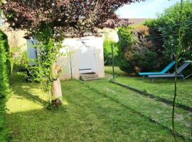 Maison de campagne avec jardin près du Périgord, casa de férias em Mansac