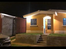 Kami Hostel, Ciudad El Doral, cabaña o casa de campo en Managua