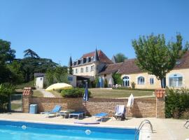 Corail, hotel with pools in Queyssac