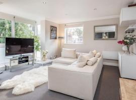 Penthouse High Spec Flat-Call 4 LONG STAY discount, hotel in Ascot