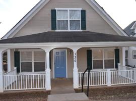 Home In Greenville 4 bedrooms, 4 beds, 2 baths, villa in Greenville