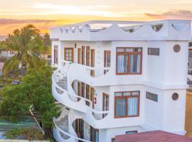 Gran Hostal Tintorera, hotel v destinaci Puerto Villamil