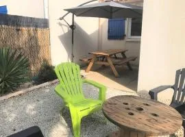 Charmante maisonnette à Longeville-sur-Mer, proche plage, 2 ch, terrasse, parking, vélos bienvenus - FR-1-22-311