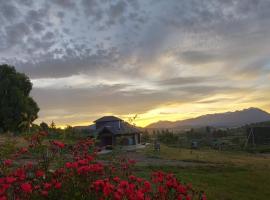 Lares de Yaima, готель з парковкою у місті Cholila