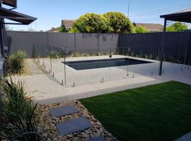 Perfect Large Multi Family Accommodation, hotel em Yarrawonga