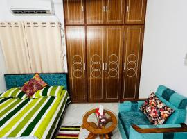 Entire Place- 4BHK Apartment Uttara Near by Airport - 2KM, hotel with parking in Dhaka