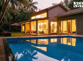 StayVista's Vaana - Lakeside Villa with Pool, Turf, Lawn & Gazebo, Villa in Pālghar