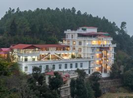 Tehri Club Resort By DLS Hotels: Chamba şehrinde bir otel