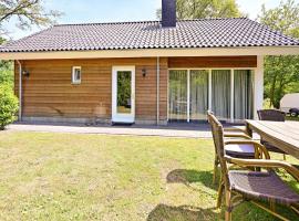 Chalet with gorgeous view of the natural surroundings, cheap hotel in Weerselo