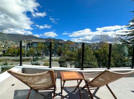 Lijiang Painted Mountain Cloud House Boutique B&B, hotel a Lijiang