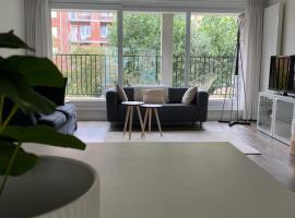 Recent en lichtrijk duplex-appartement te Wenduine, khách sạn ở Wenduine