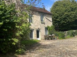 Les Écuries, hôtel à Recloses