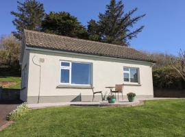 Summerfield Lodge Garden Cottage, hotel em Youghal