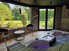 Relax Vila se zahradním wellness，俄斯特拉發的小屋