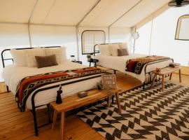 Glamping Tents 2 Queens at Lake Guntersville State Park, luxury tent in Guntersville