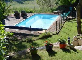 Chalet, calme, absolu, superbe vue, et piscine (en été), hótel með bílastæði í Ventenac-Cabardès