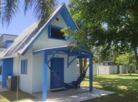 Residencial Chalé Azul, hotel with parking in Itapoa