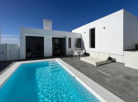 Casa Blanca Teguise, hotel with pools in Teguise