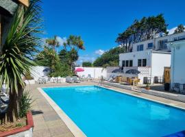 Pine Lodge, hotel in Newquay