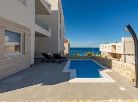 Dolphin view with a pool by the beach, apartment in Mandre