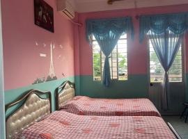 Huỳnh Hương Guesthouse، فندق في ها تيان