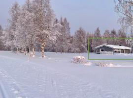 Viihtyisä mökki luonnonhelmassa, hotel con parcheggio 