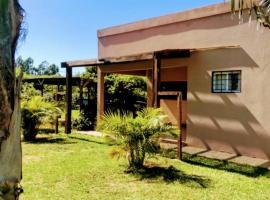 Casa a metros del Río Parana PUERTO VALLE, strandhótel í Ituzaingó