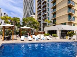 Minutes to Beach Pool Gym WFH Station Lanai: Honolulu'da bir tatil evi