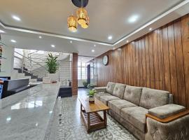 Navarathna Comforts, budget hotel sa Madikeri