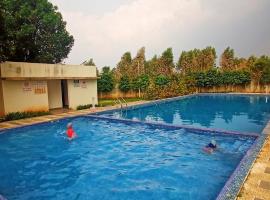 1 BHK holiday home, Pool, Sunrise, and Greenary!, Hotel mit Pools in Bangalore