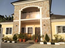 Dazzle Hotels and Apartments Riverpark, hotel v destinaci Rubuchi
