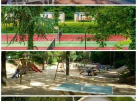 Mobil Home en Camping proche Paris en Ile de France, glamping in Saint-Chéron