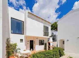 Stunning 3 bed Villa in Vale do Lobo with Resort Membership 3 mins From Beach and Golf