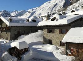 Maison Sarteur Alloggio ad uso turistico -VDA-LA THUILE- 0065, hotel a La Thuile