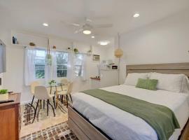 Garden Beach studio @The Island – hotel w mieście Deerfield Beach